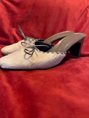 Brazilian-made Beige Haircalf Slip-On Mule Heels with Bow Accent SZ 39, US9